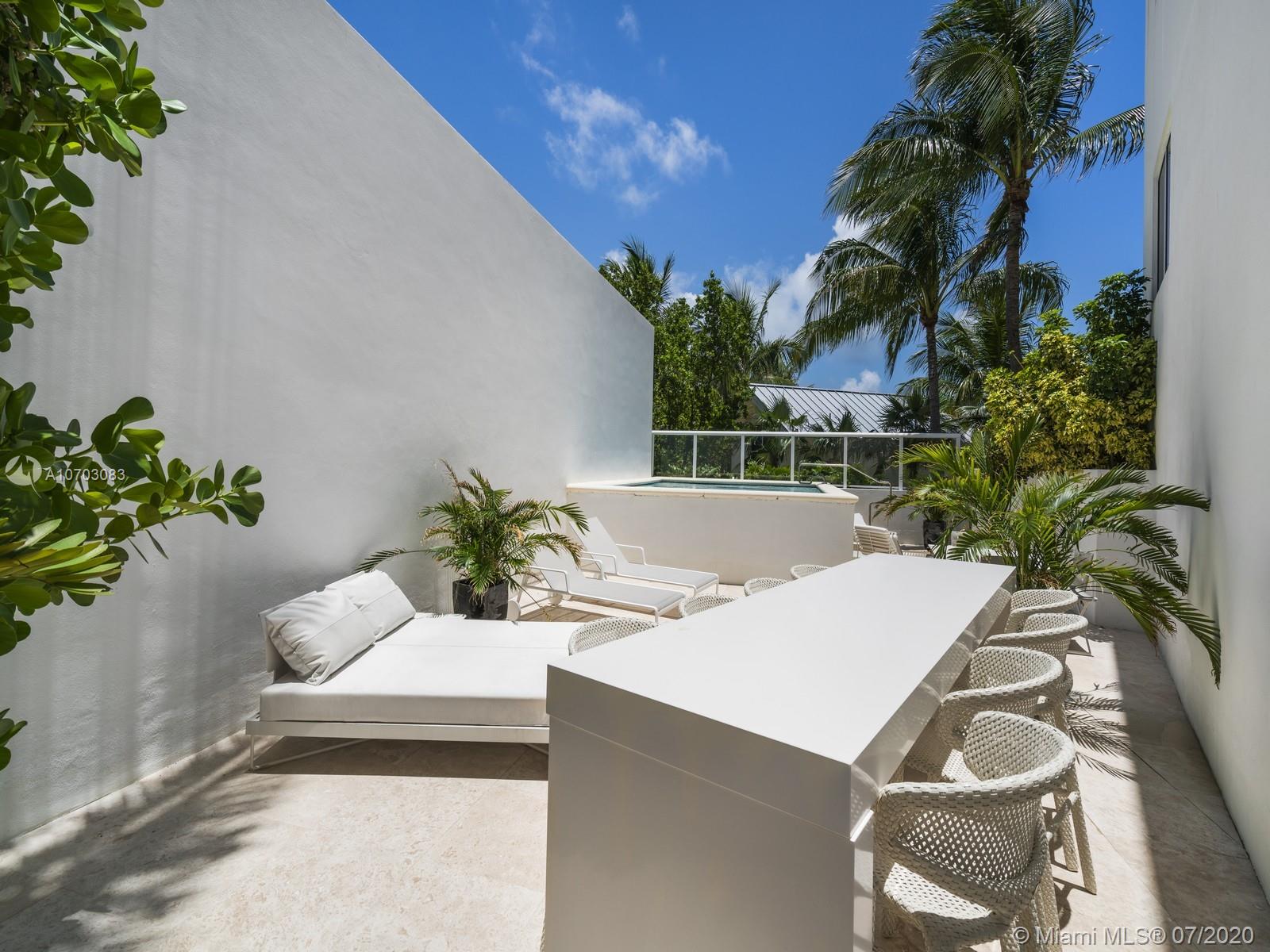 CONTINUUM ON SOUTH BEACH - Residential