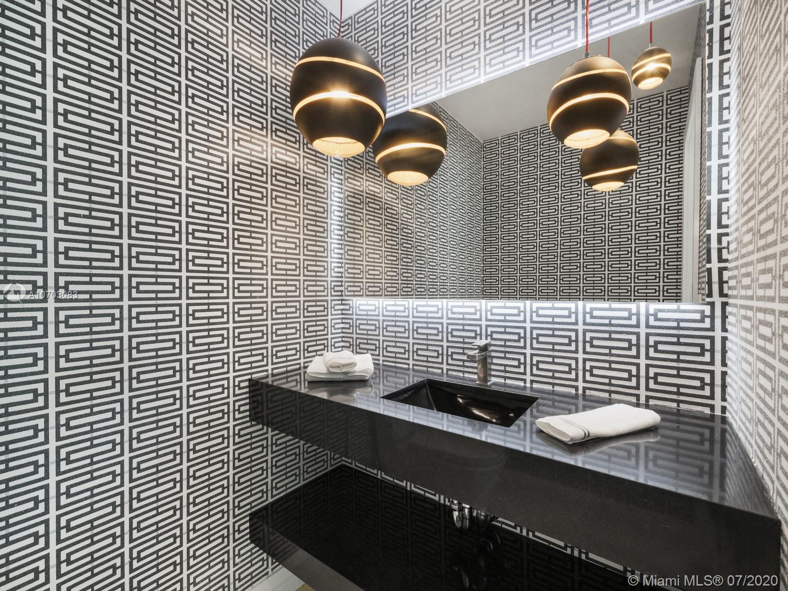 CONTINUUM ON SOUTH BEACH - Residential