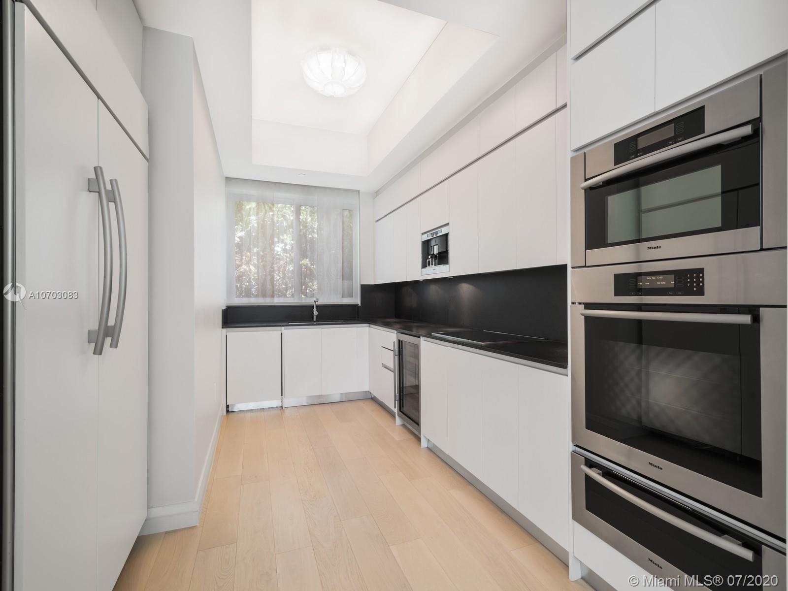 CONTINUUM ON SOUTH BEACH - Residential