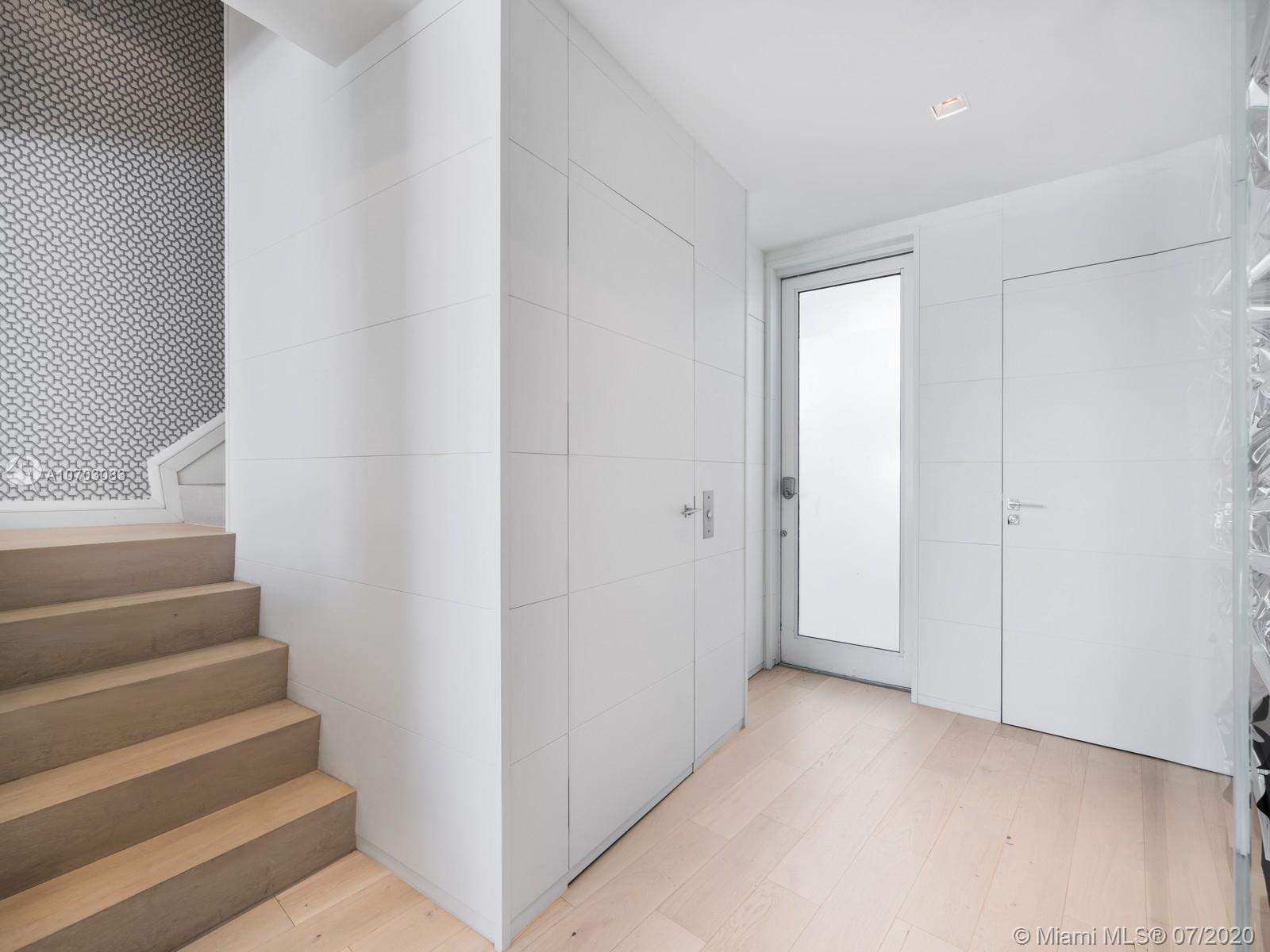 CONTINUUM ON SOUTH BEACH - Residential