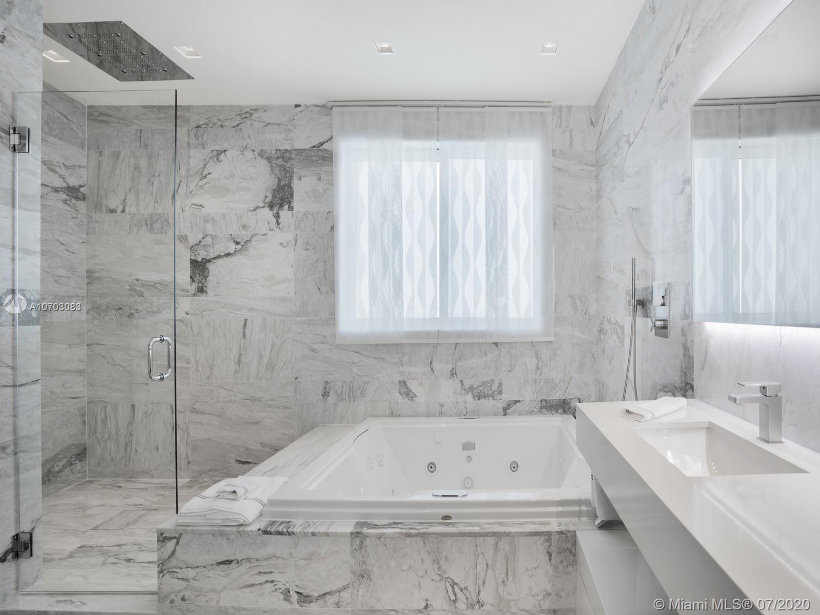 CONTINUUM ON SOUTH BEACH - Residential