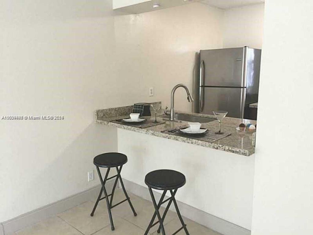 Photo of 924 Twin Lakes Dr #8-G, Coral Springs, FL 33071 (MLS # A11609448)