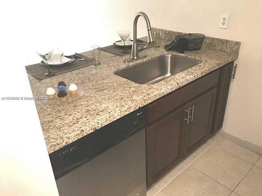 Photo of 924 Twin Lakes Dr #8-G, Coral Springs, FL 33071 (MLS # A11609448)