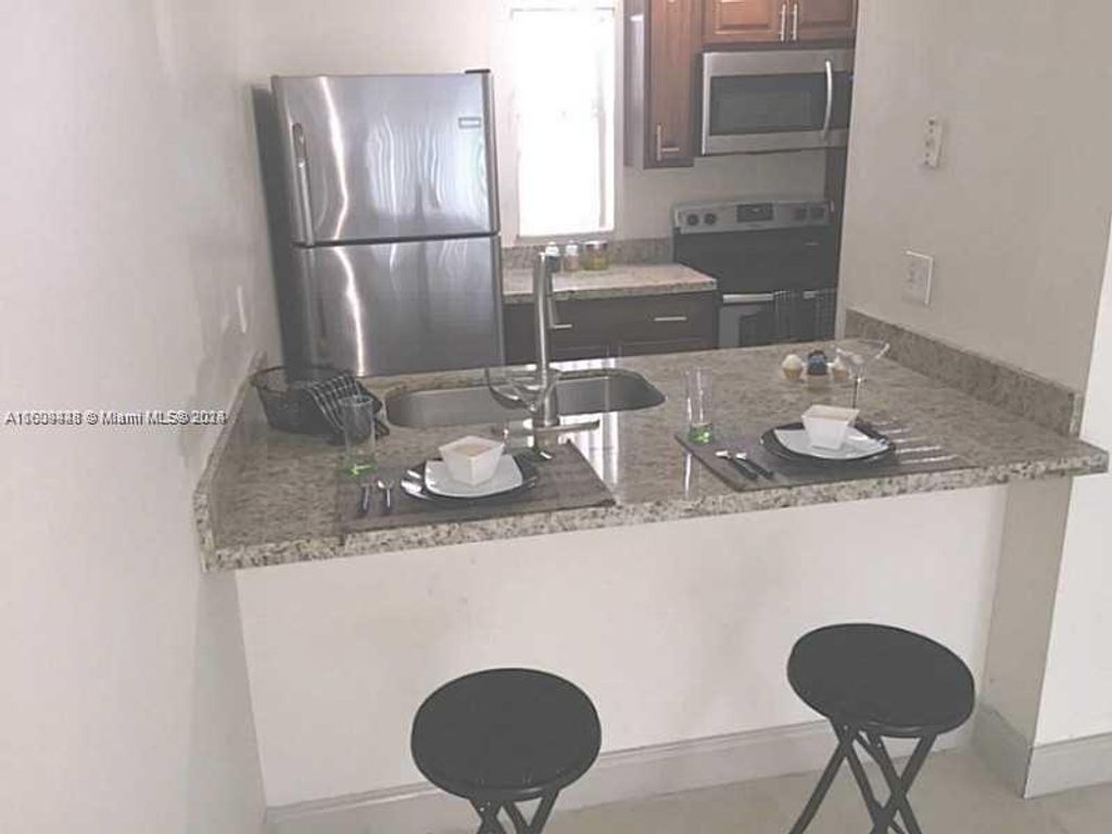 Photo of 924 Twin Lakes Dr #8-G, Coral Springs, FL 33071 (MLS # A11609448)