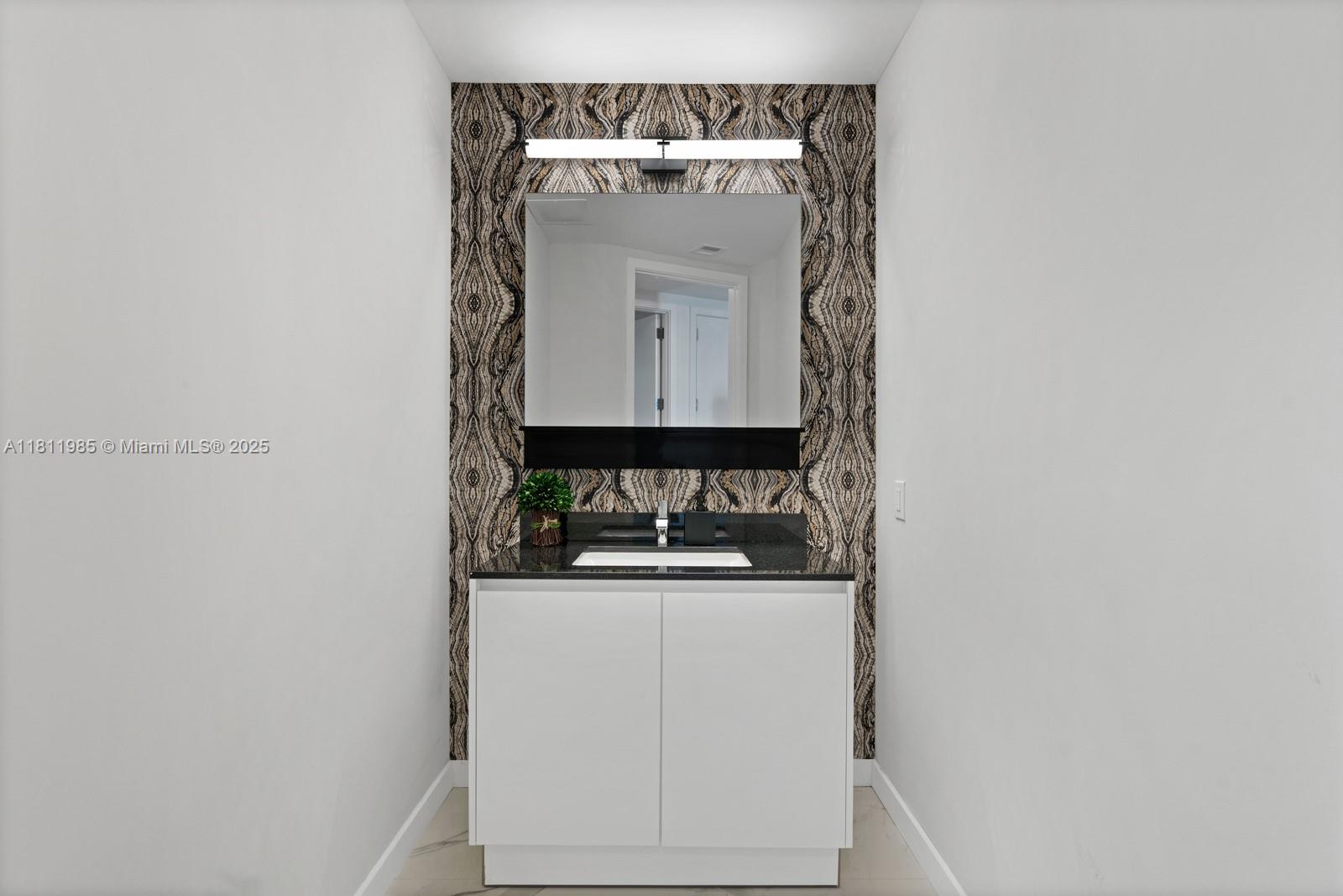 18555 COLLINS AVENUE COND - Residential