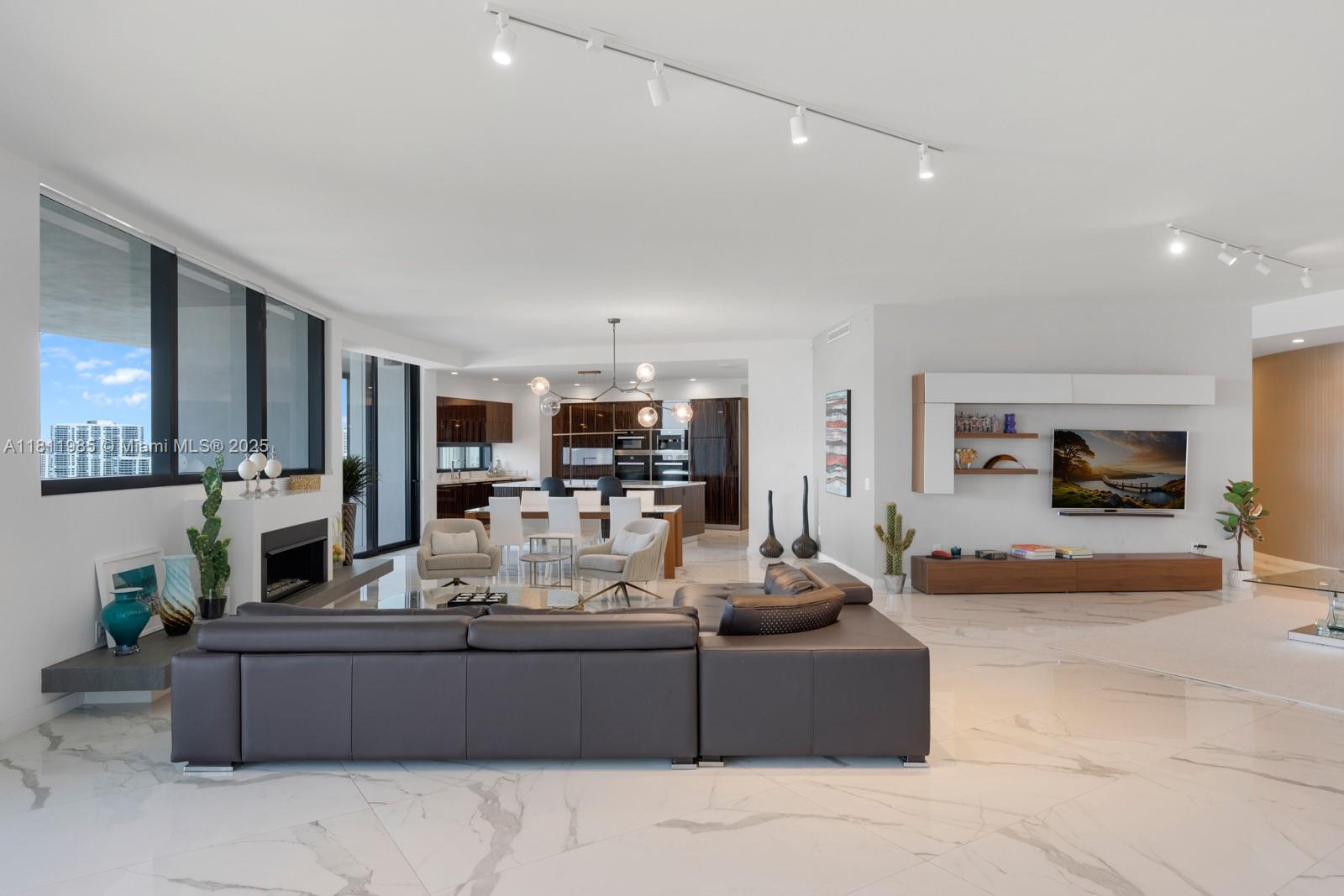 18555 COLLINS AVENUE COND - Residential