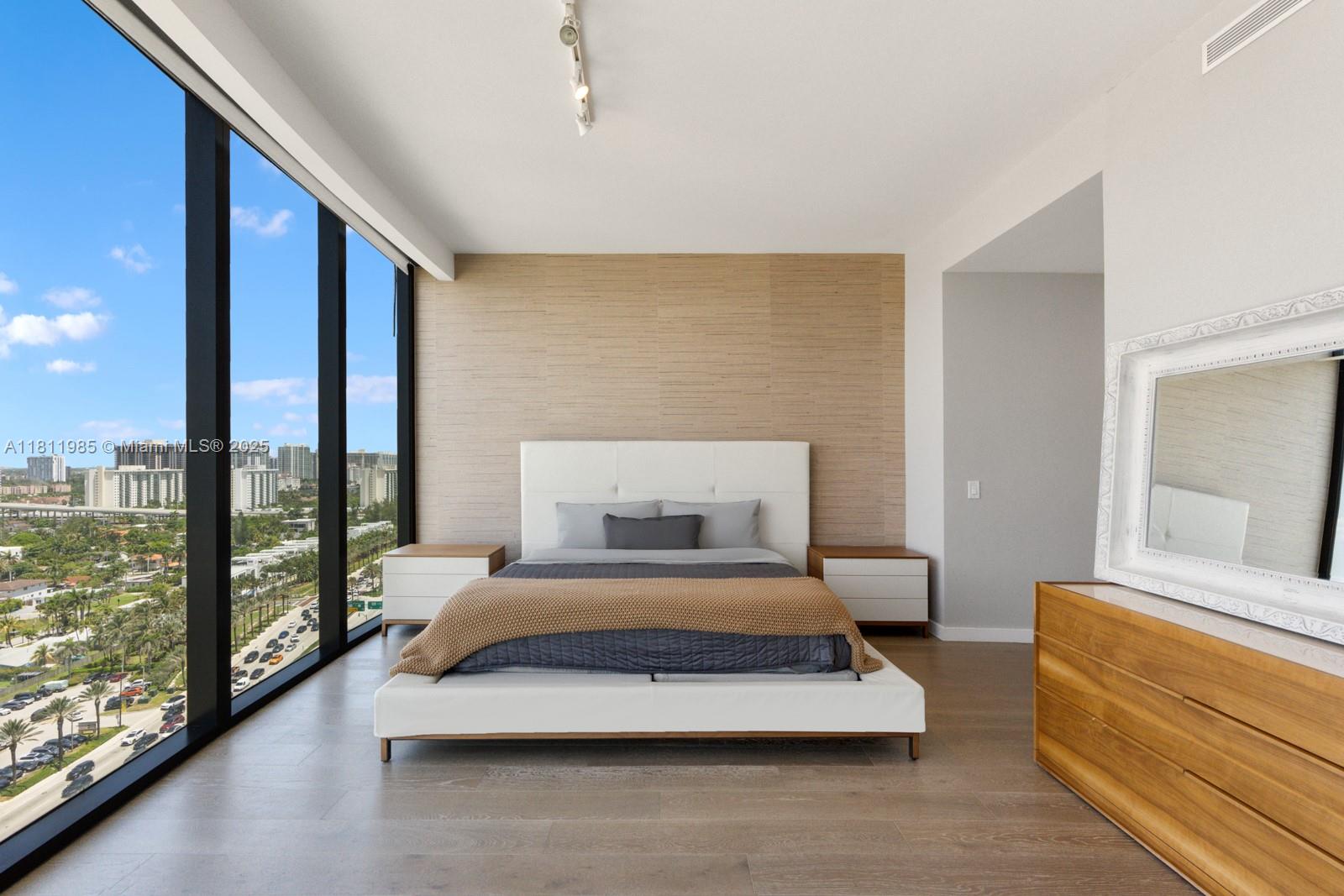 18555 COLLINS AVENUE COND - Residential