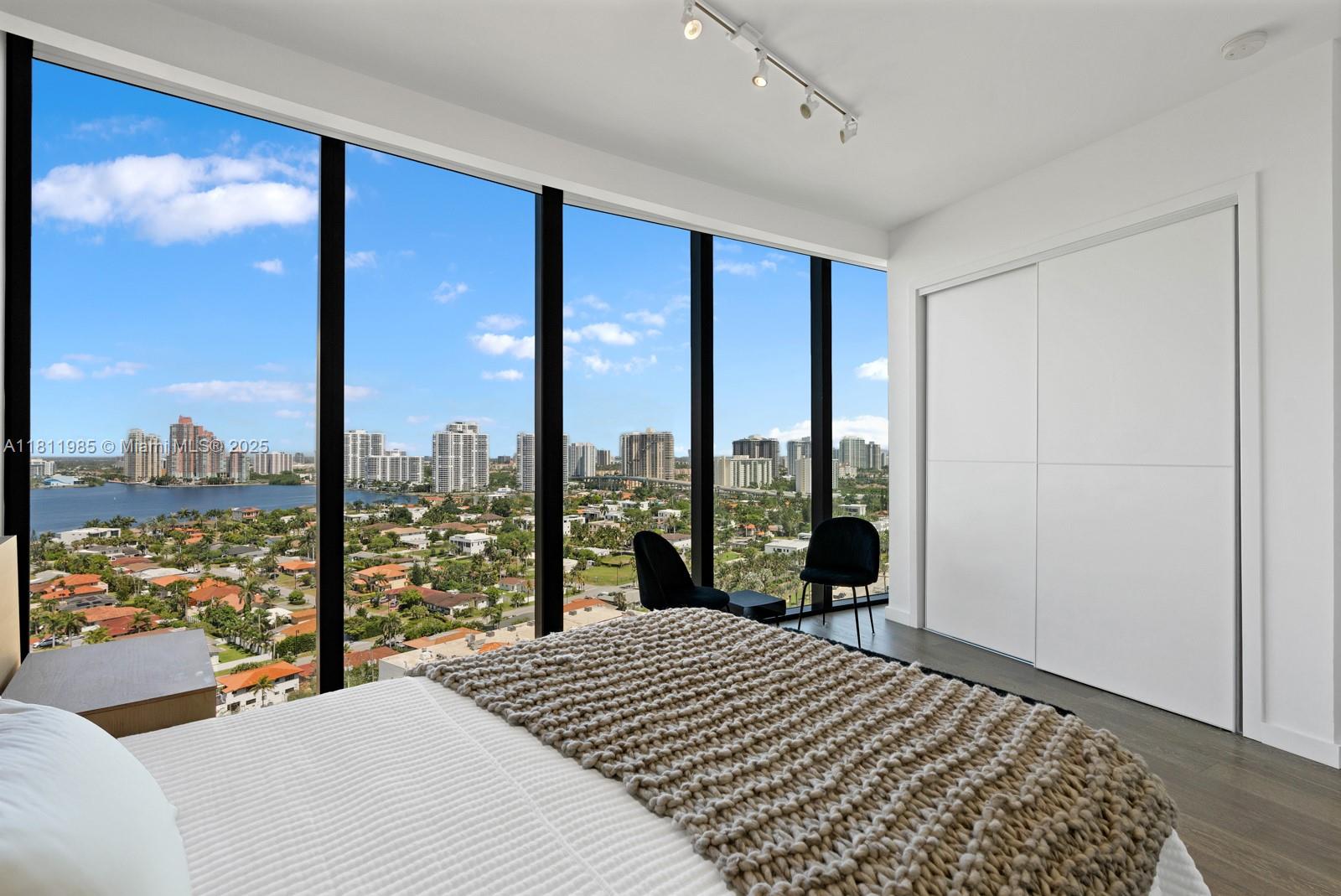 18555 COLLINS AVENUE COND - Residential