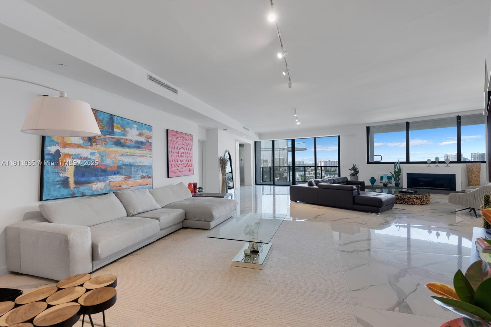18555 COLLINS AVENUE COND - Residential