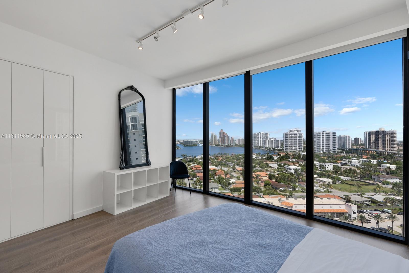 18555 COLLINS AVENUE COND - Residential