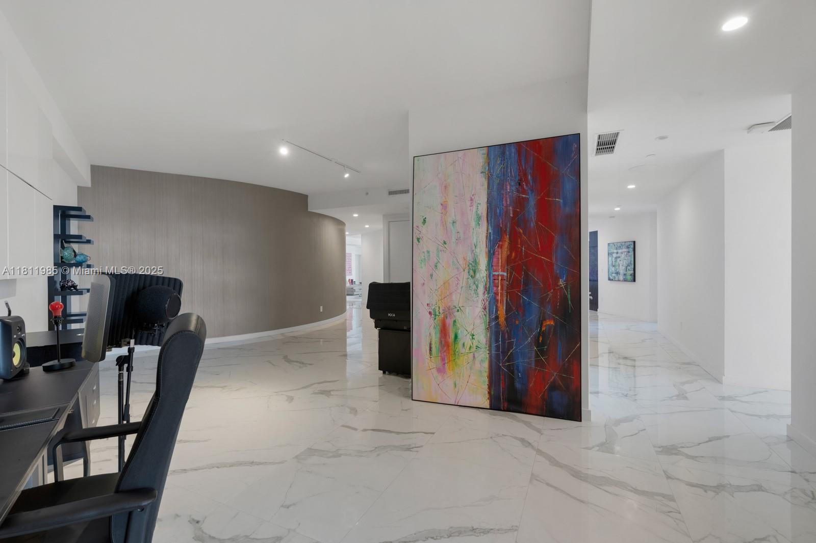 18555 COLLINS AVENUE COND - Residential