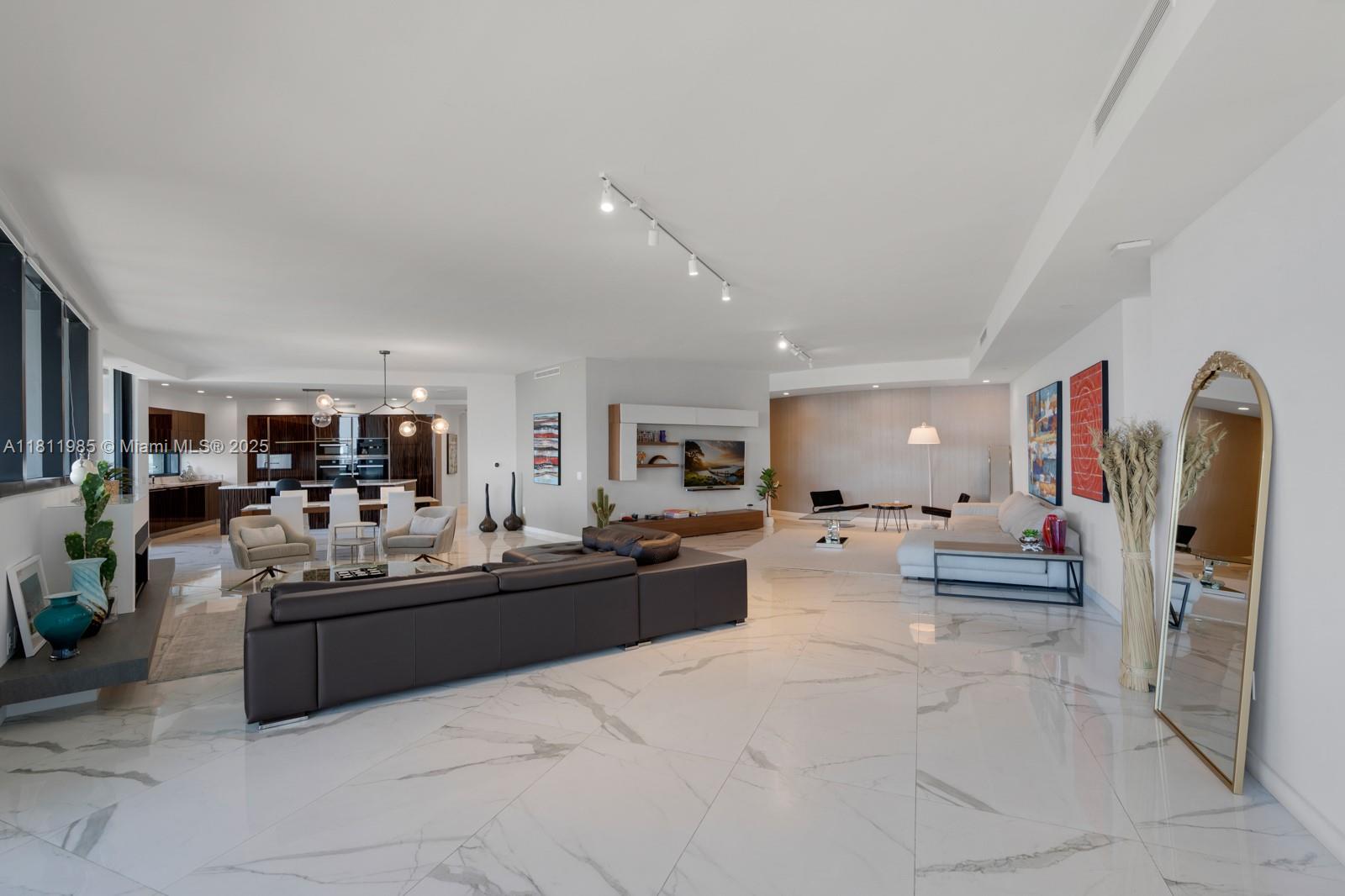 18555 COLLINS AVENUE COND - Residential