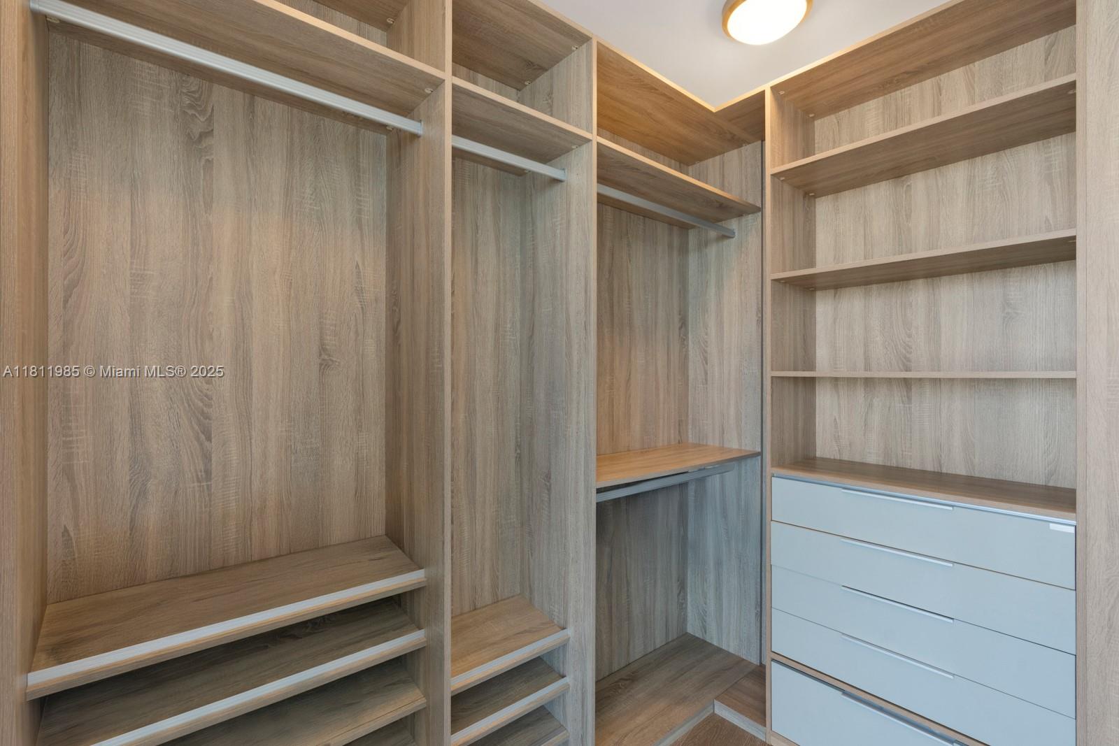 18555 COLLINS AVENUE COND - Residential