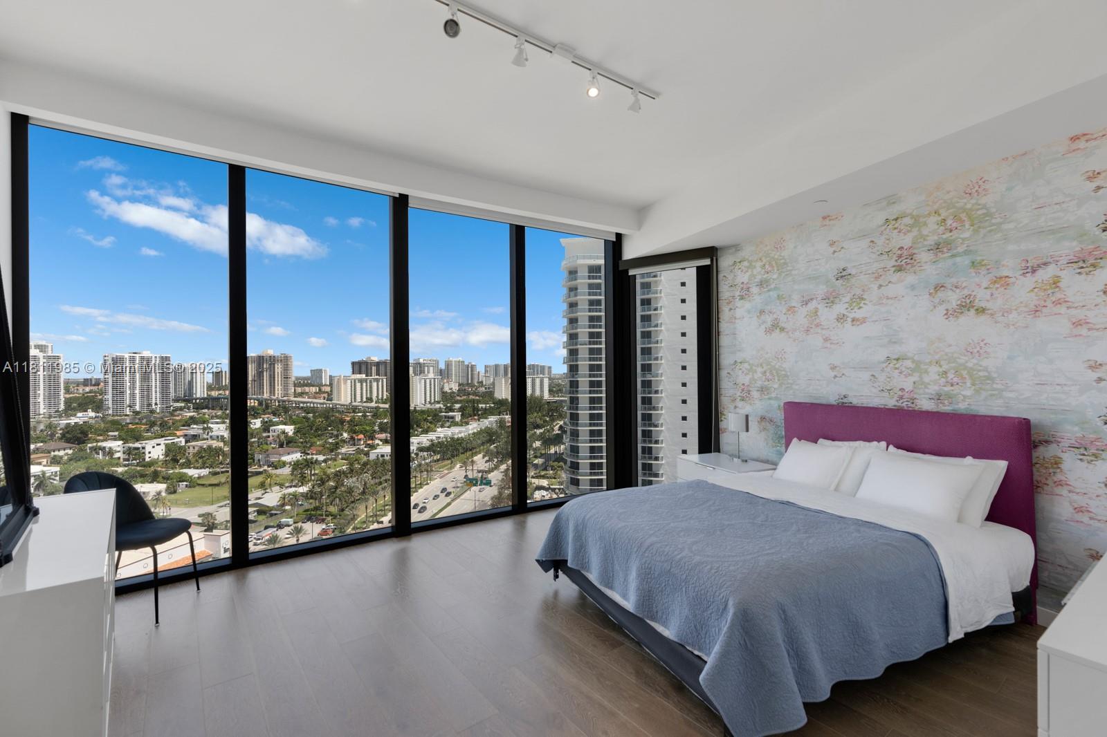 18555 COLLINS AVENUE COND - Residential