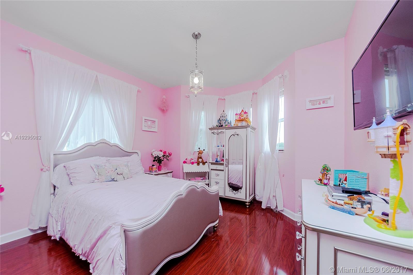 CRESTVIEW LAKES - Residential