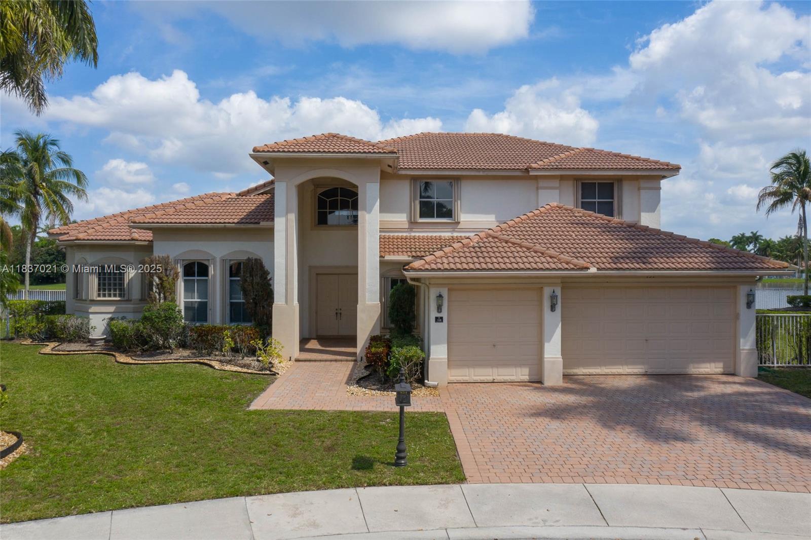 DexterModel:Weston’s Savanna resort-style community!Only model of its kind offers stunning lake views on both sides & is located in a premier guard-gated community with no HOA approval required. Features include 8 bedrooms (or 7+ study), 4.5 baths (two Jack & Jill), vaulted ceilings + Custom French doors that open to a pool & lake view.The chef’s kitchen boasts an extended island centerpiece. Includes built-in fitted cabinets in the garage & addtl room upstairs.The master is on the 1st floor, plus two others in a split format.A screened patio w/BBQ area, a kidney-shaped pool/spa, & cabana bath. Accordion shutters, music system,& home theater equipment are included.A quiet cul-de-sac near A+ schools & world-class clubhouse amenities like pools, a playground, sports fields+Motivated Seller