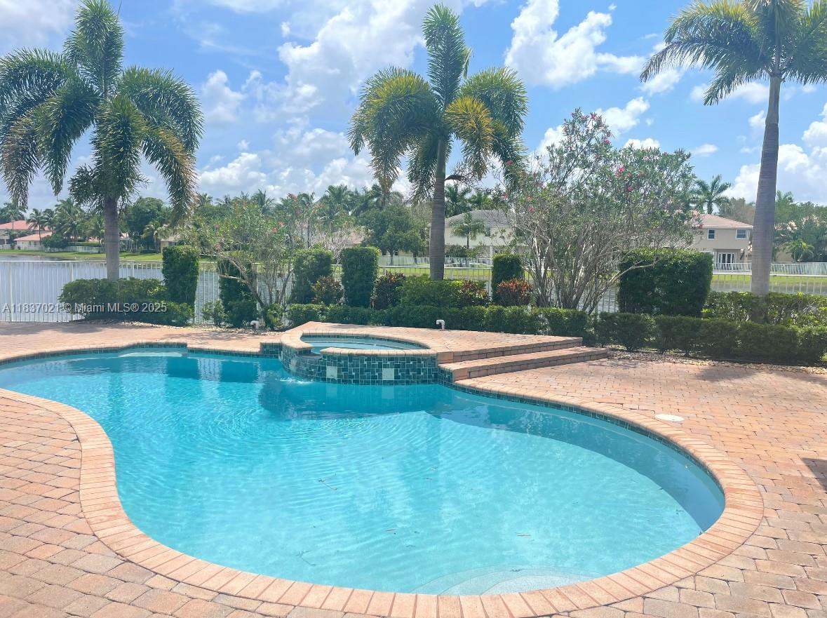934 Gulfstream Ct