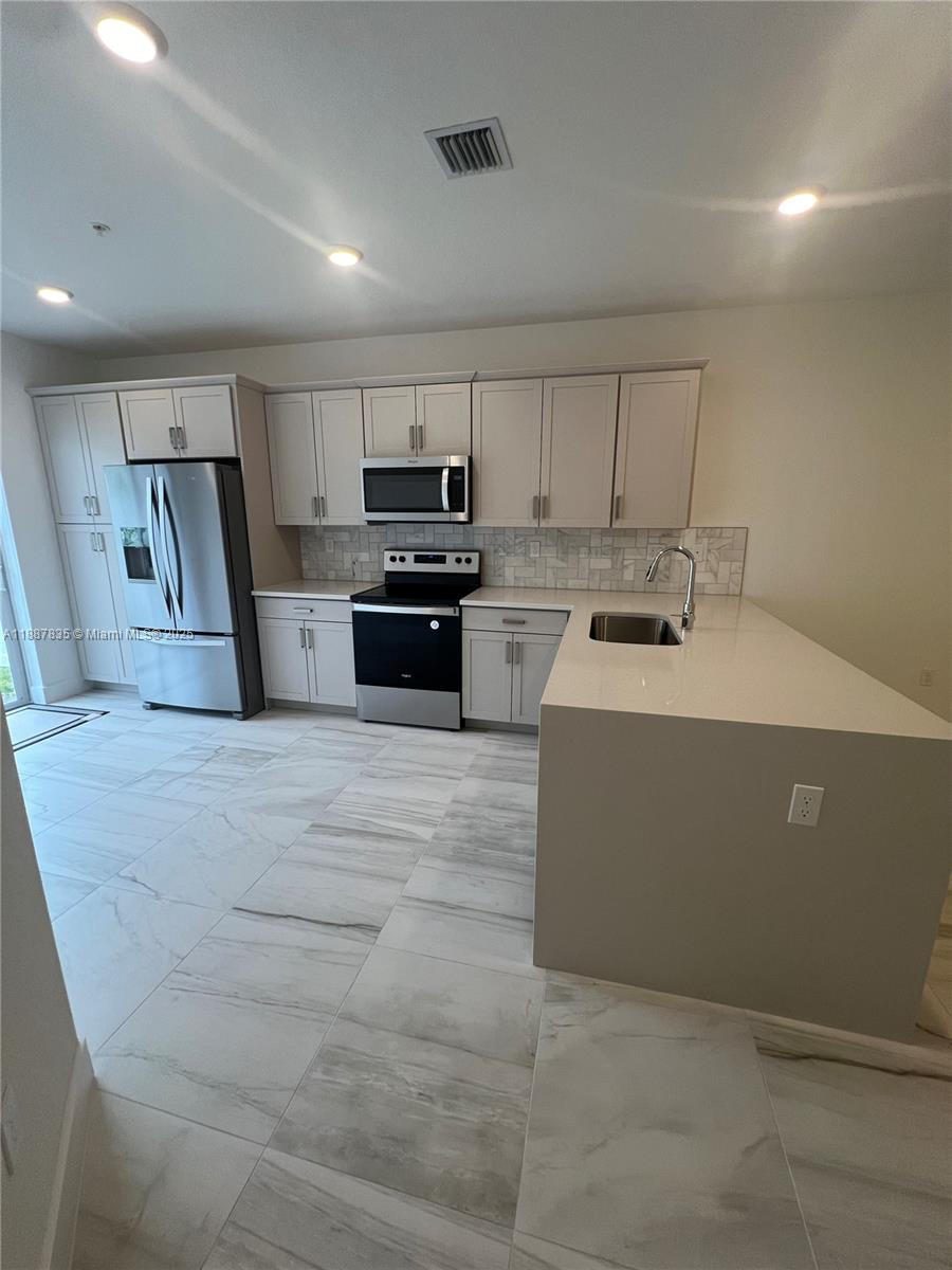 MERRICK SQUARE - Residential Lease