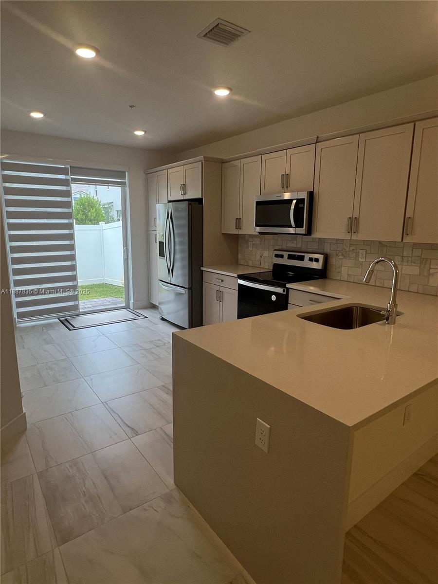 MERRICK SQUARE - Residential Lease