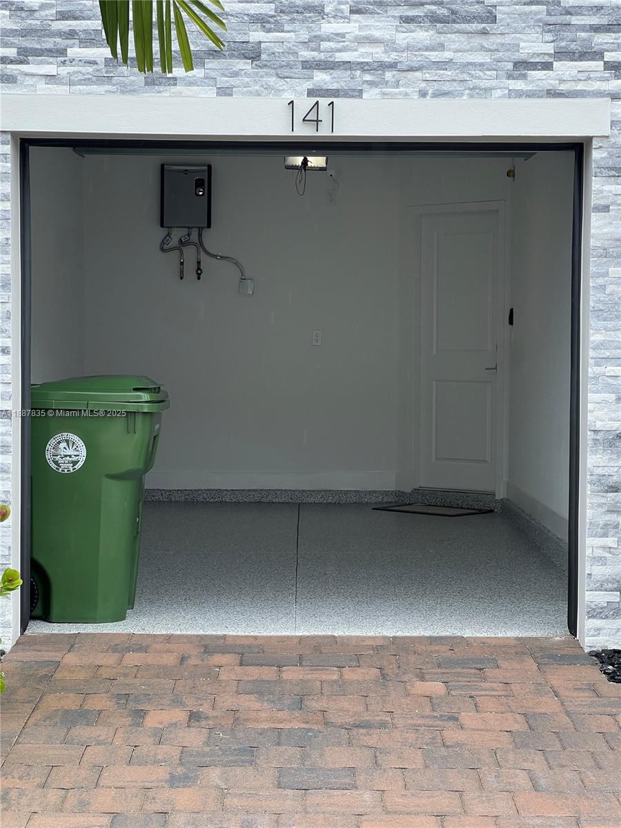 MERRICK SQUARE - Residential Lease