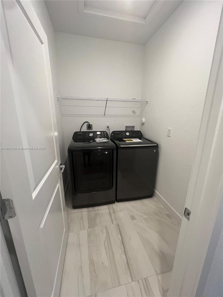 MERRICK SQUARE - Residential Lease