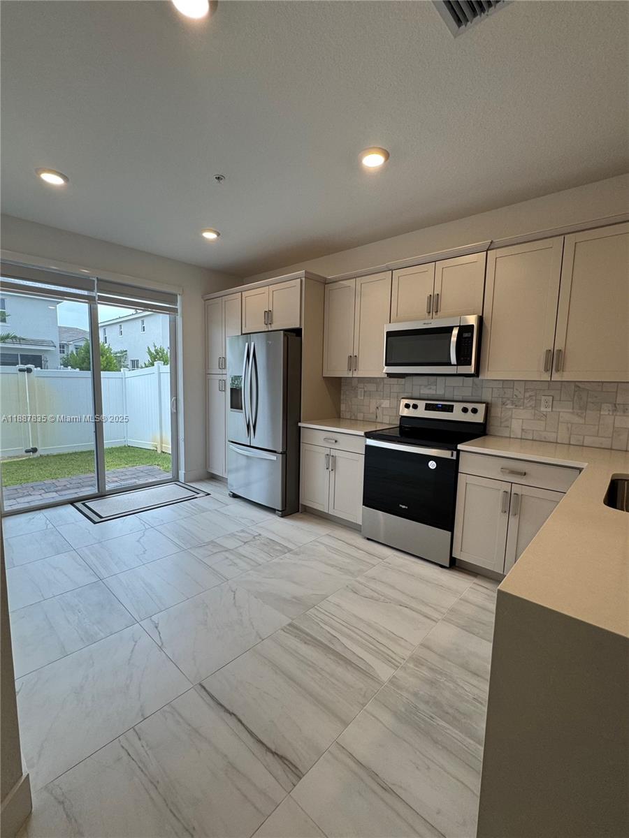 MERRICK SQUARE - Residential Lease