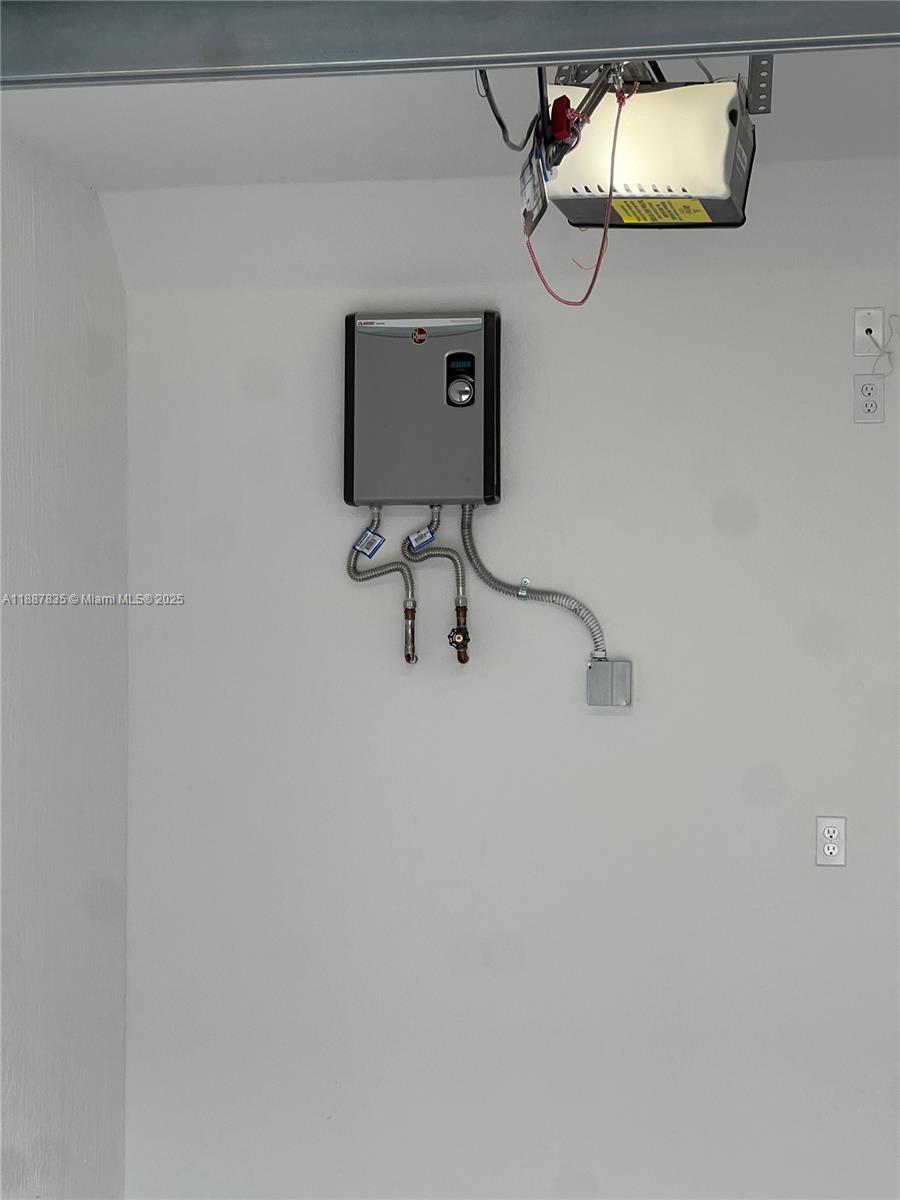 MERRICK SQUARE - Residential Lease