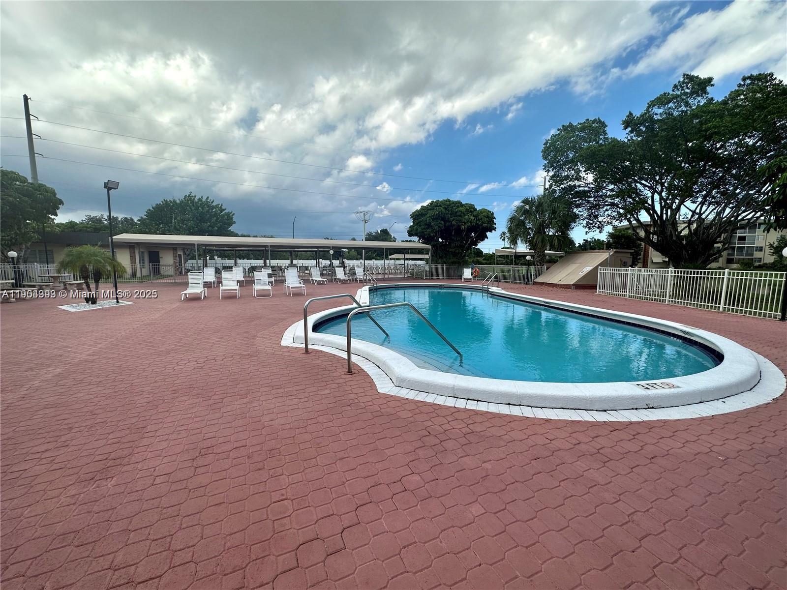 LAUDERDALE OAKS CONDO XI - Residential Lease