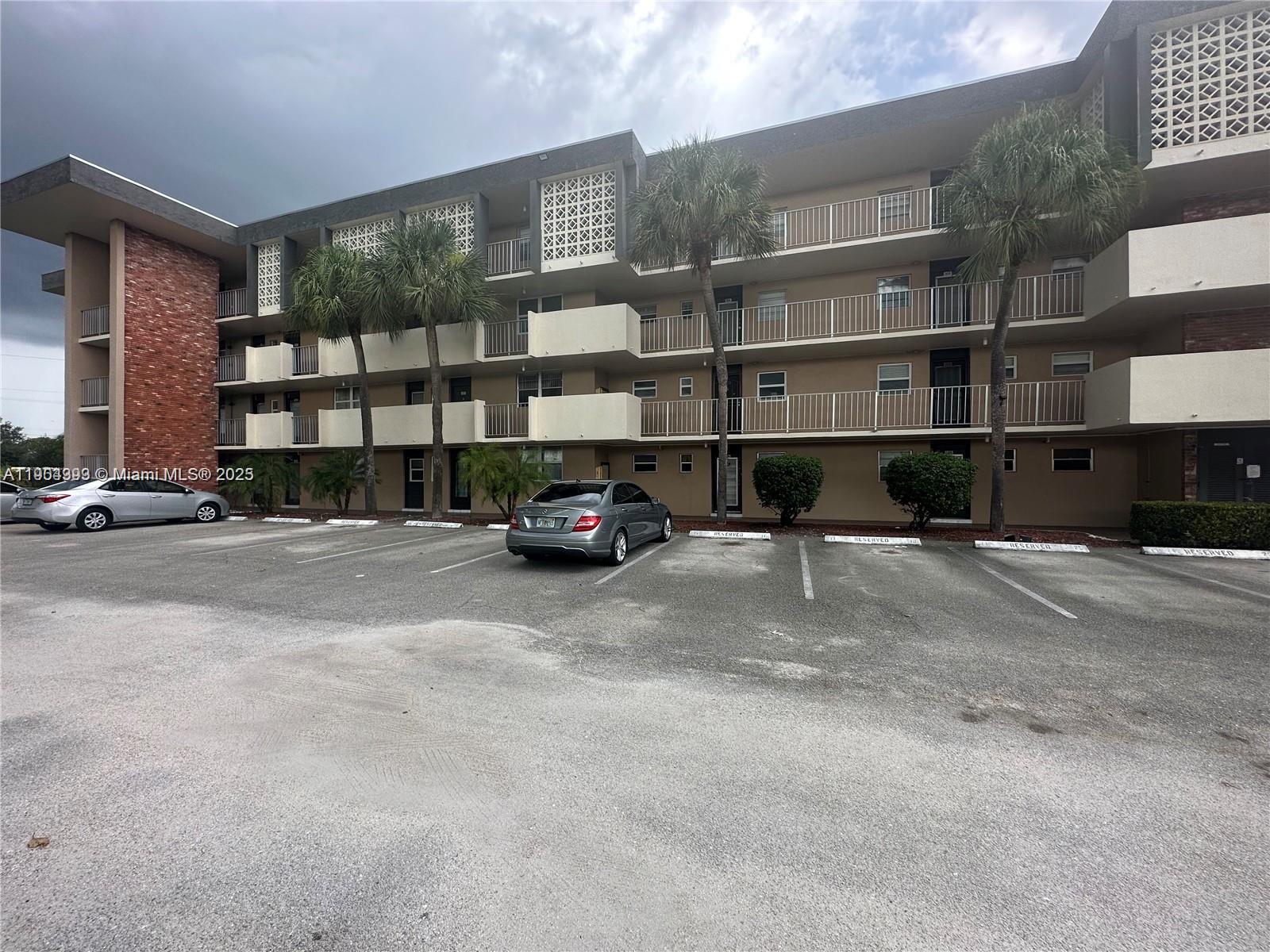 LAUDERDALE OAKS CONDO XI - Residential Lease