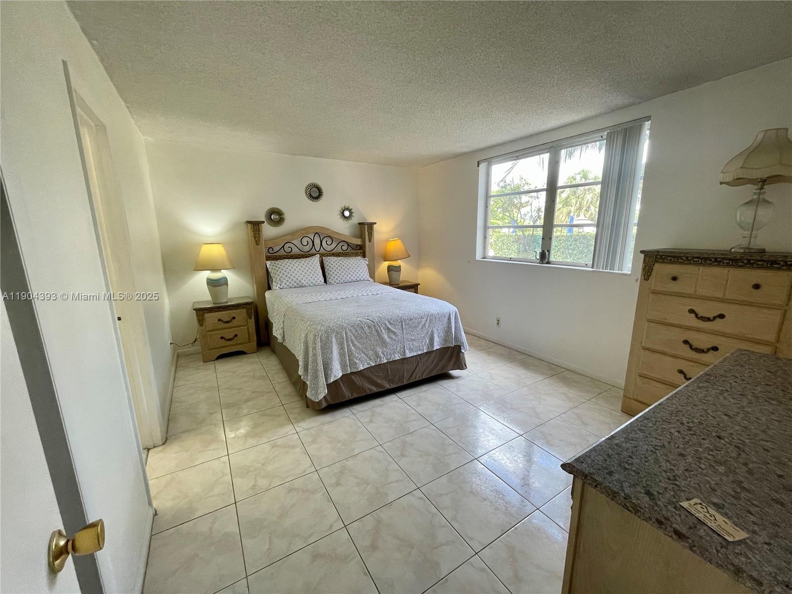 LAUDERDALE OAKS CONDO XI - Residential Lease