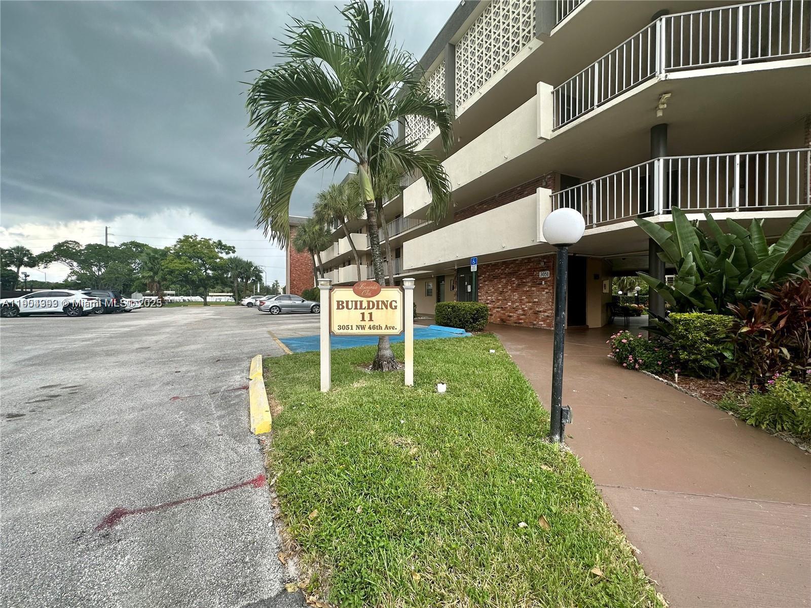 LAUDERDALE OAKS CONDO XI - Residential Lease