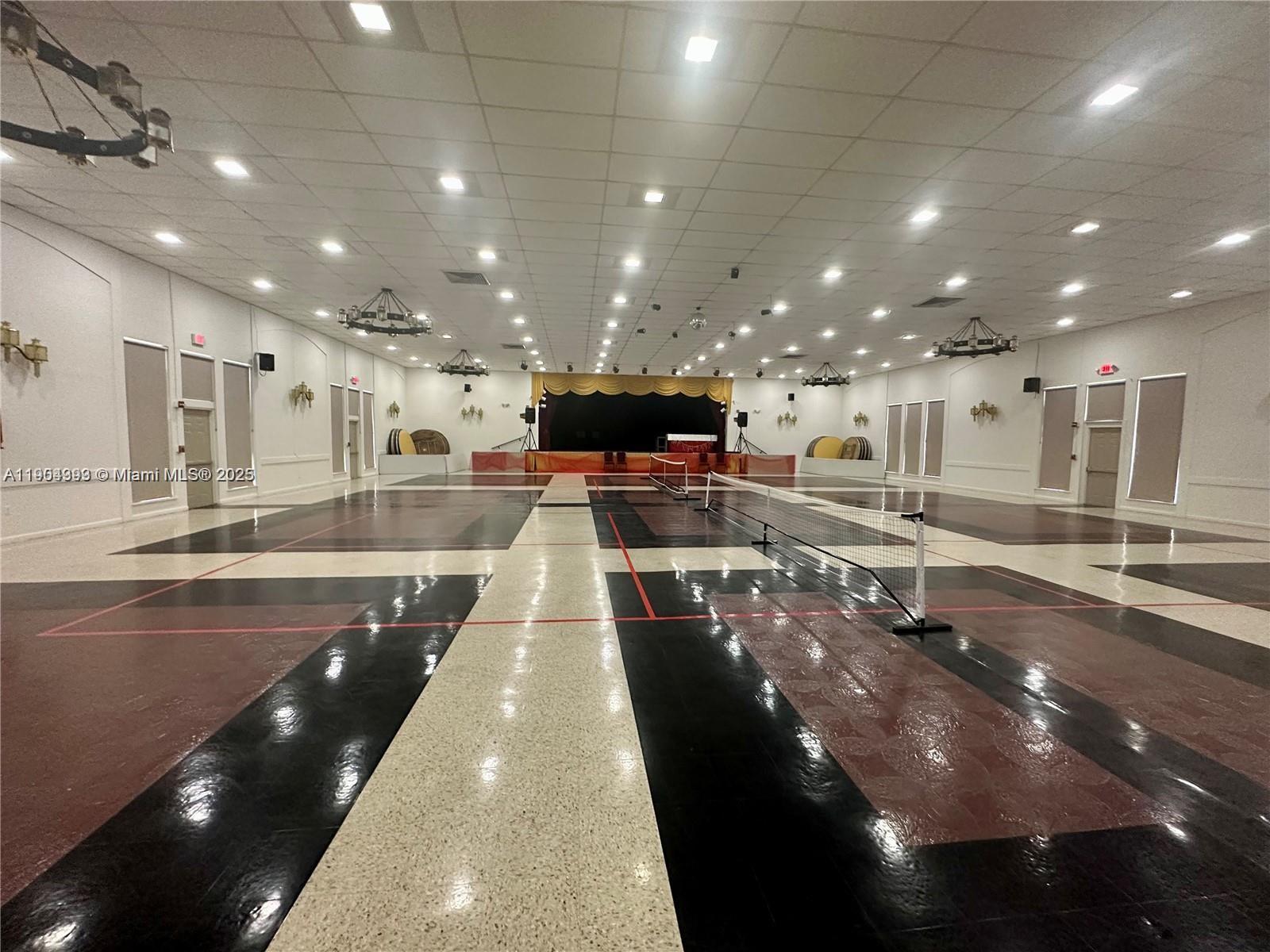 LAUDERDALE OAKS CONDO XI - Residential Lease