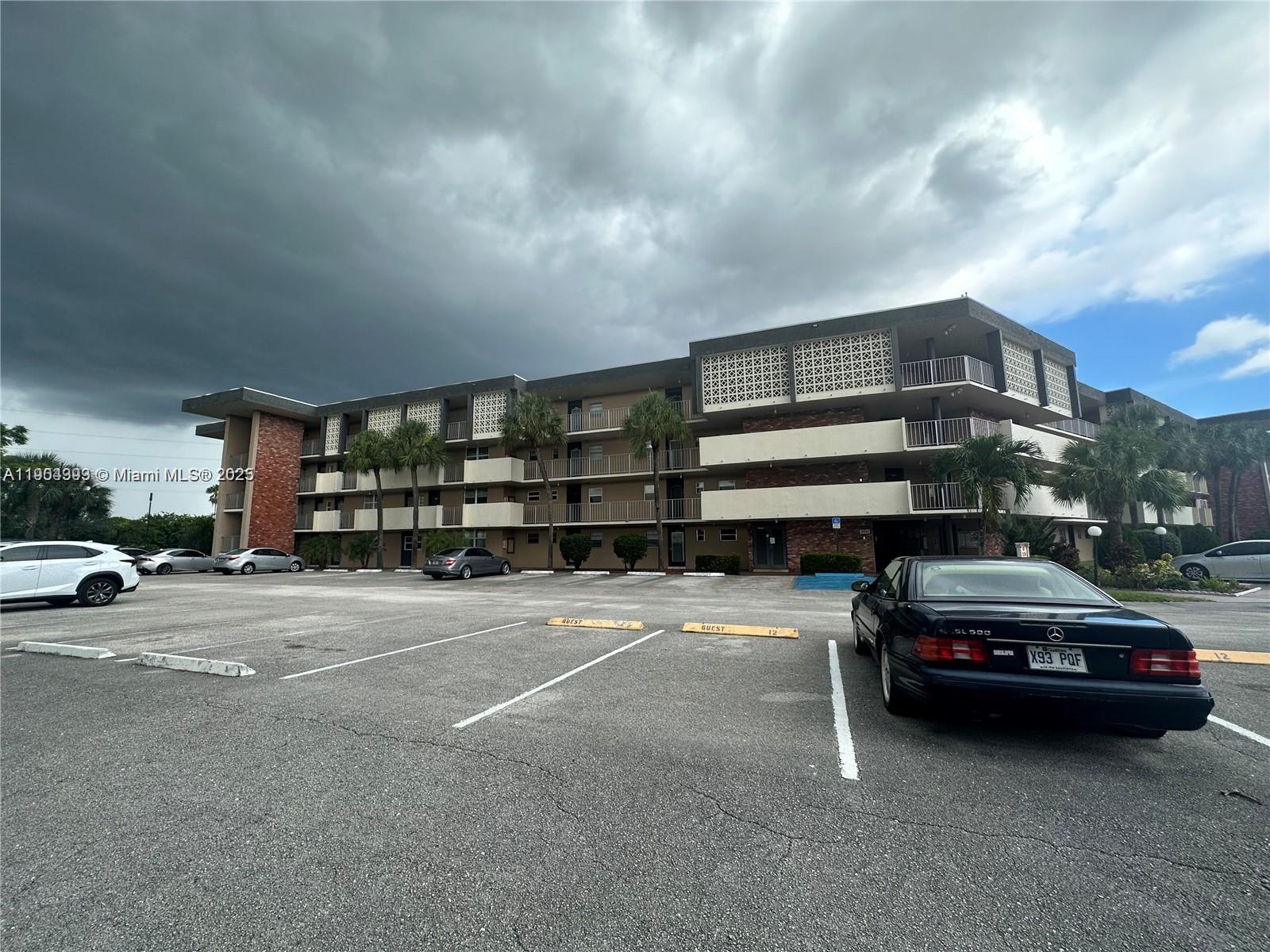 LAUDERDALE OAKS CONDO XI - Residential Lease
