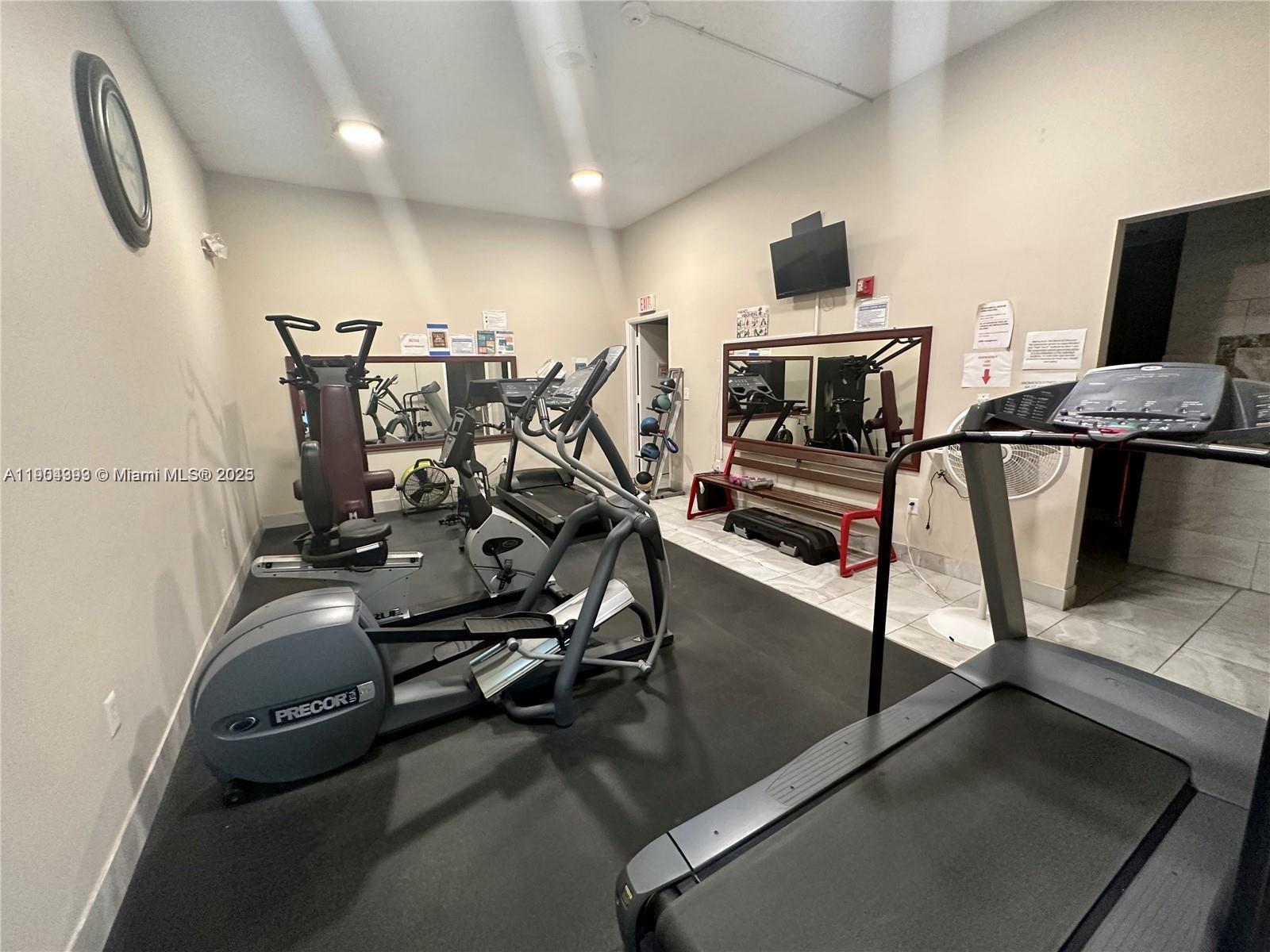 LAUDERDALE OAKS CONDO XI - Residential Lease