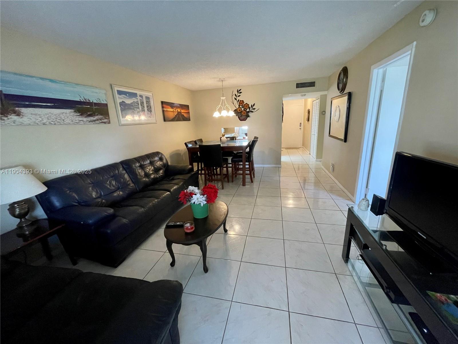 LAUDERDALE OAKS CONDO XI - Residential Lease