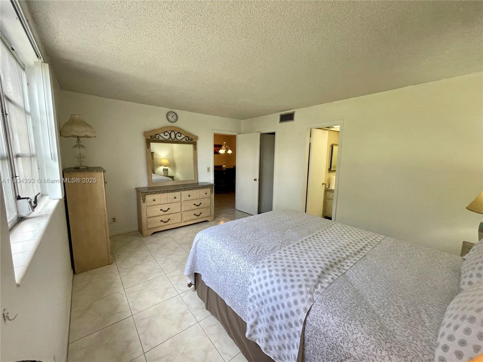 LAUDERDALE OAKS CONDO XI - Residential Lease