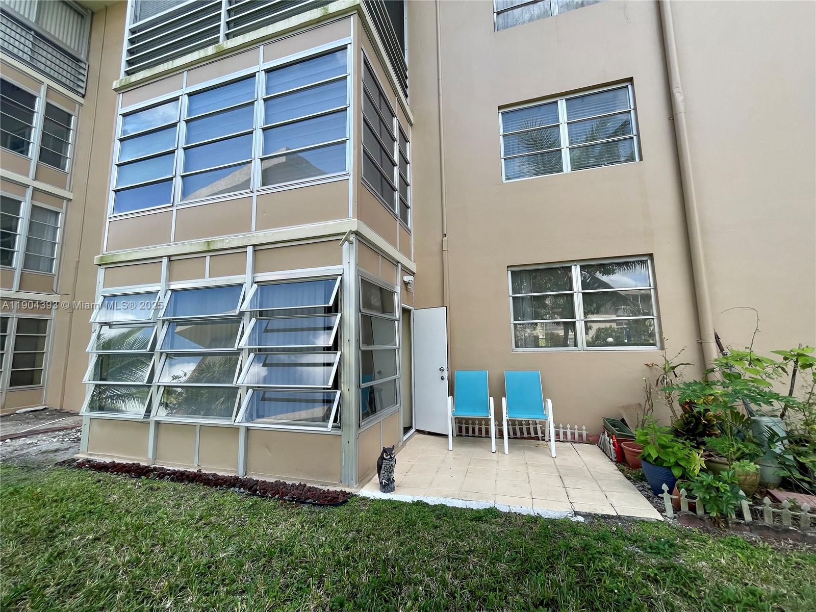 LAUDERDALE OAKS CONDO XI - Residential Lease