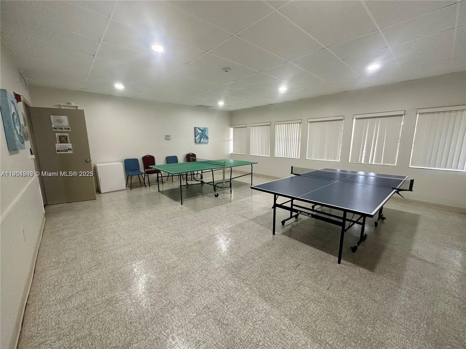 LAUDERDALE OAKS CONDO XI - Residential Lease