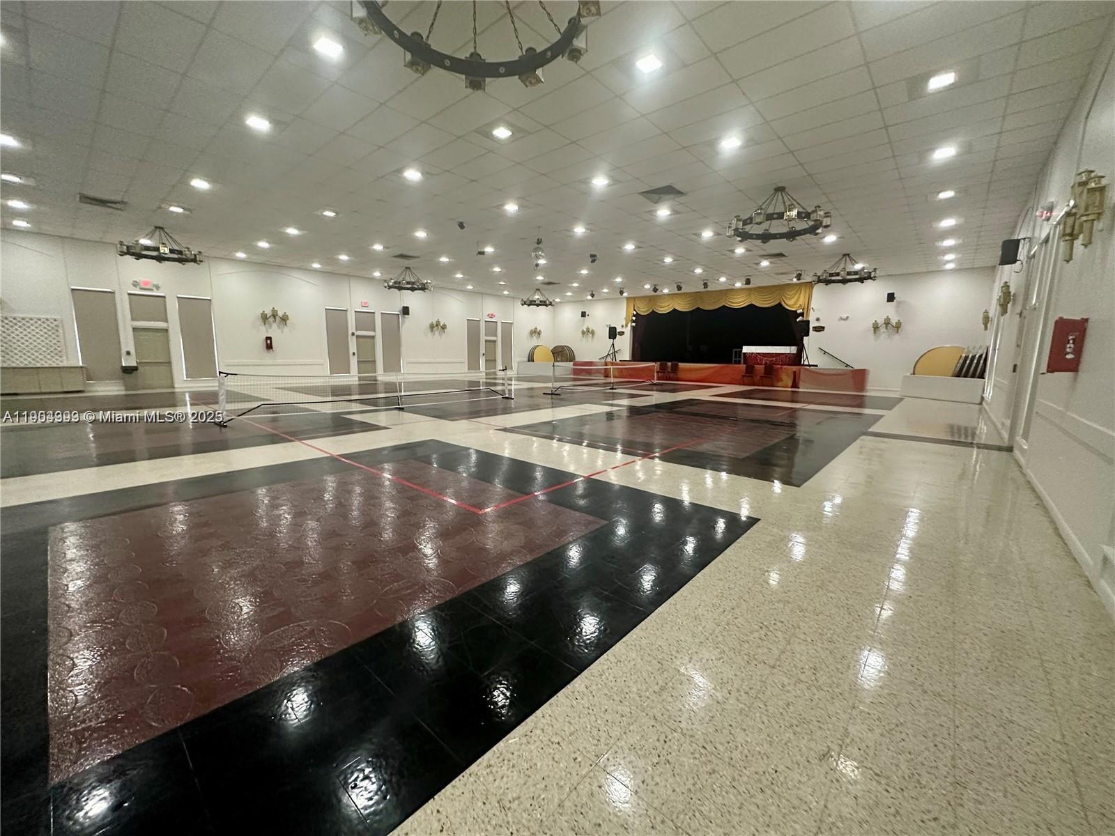 LAUDERDALE OAKS CONDO XI - Residential Lease