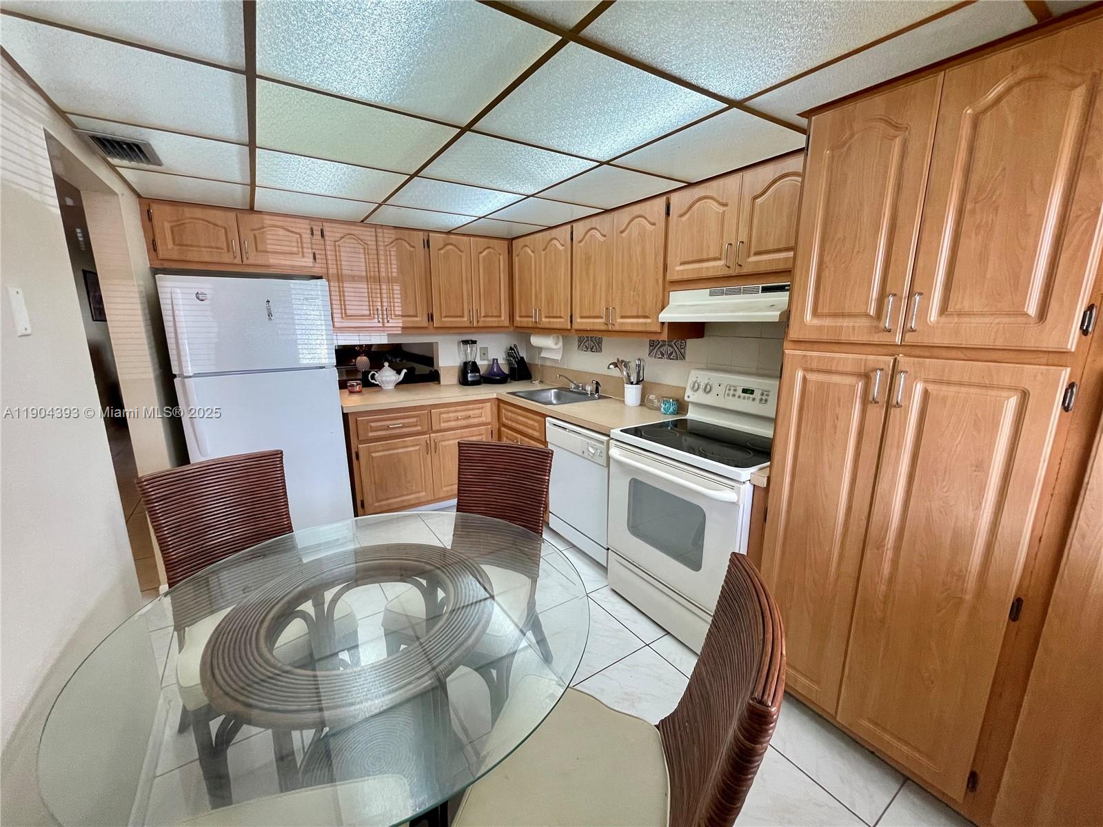 LAUDERDALE OAKS CONDO XI - Residential Lease