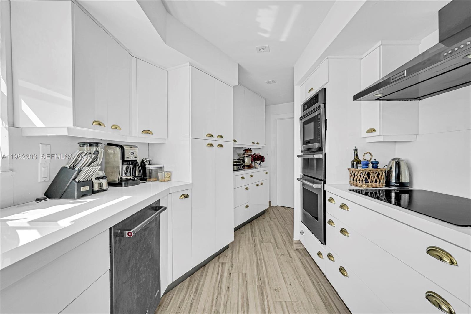 THE EXECUTIVE CONDO - Residential