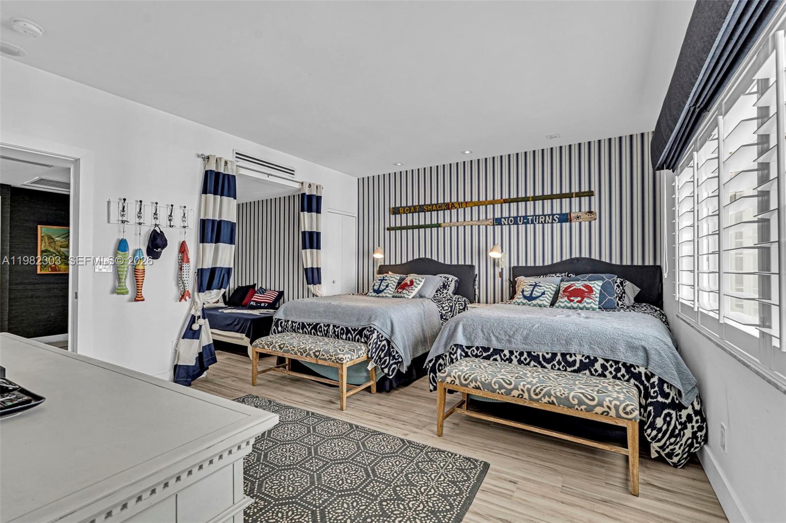 THE EXECUTIVE CONDO - Residential