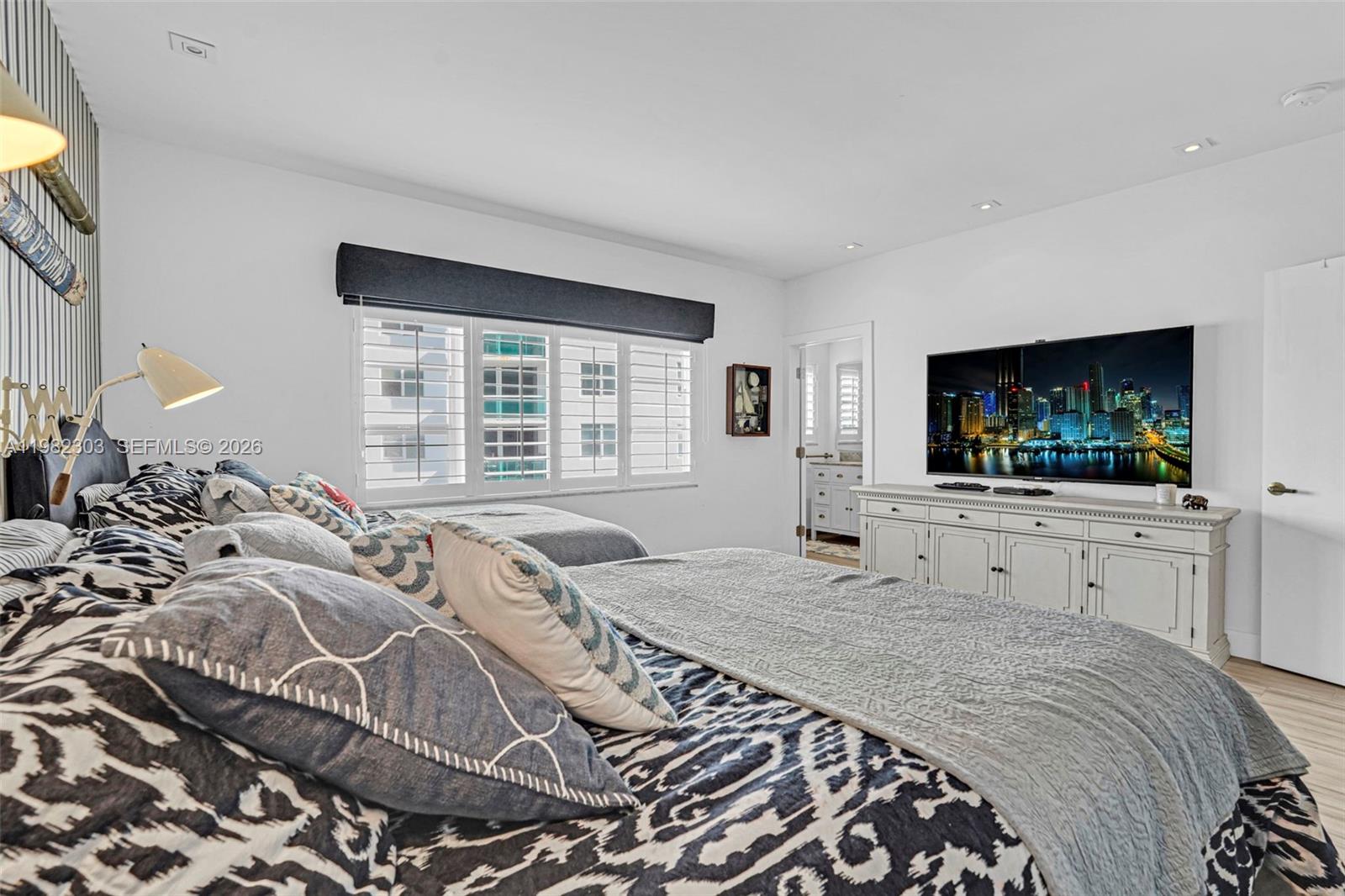 THE EXECUTIVE CONDO - Residential