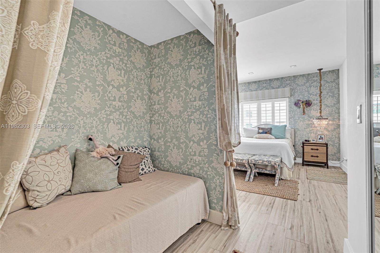 THE EXECUTIVE CONDO - Residential