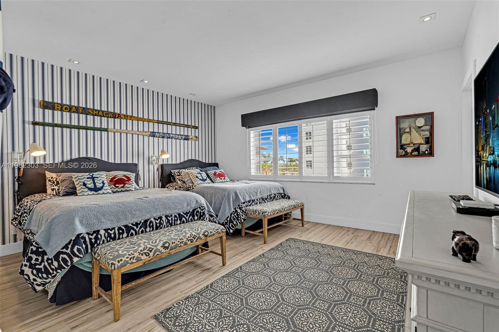 THE EXECUTIVE CONDO - Residential