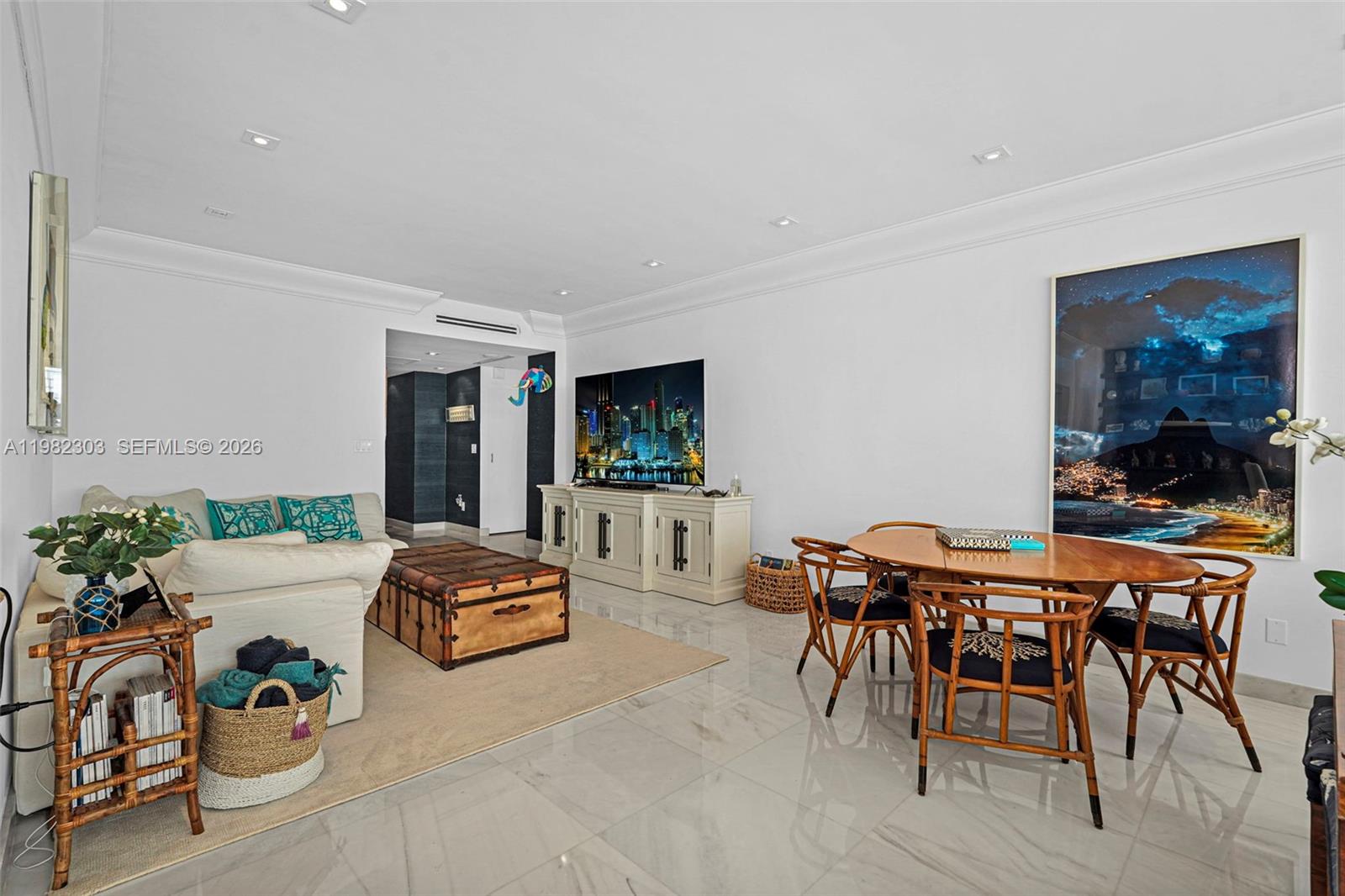 THE EXECUTIVE CONDO - Residential