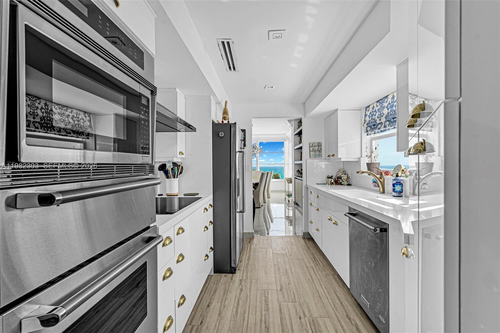 THE EXECUTIVE CONDO - Residential