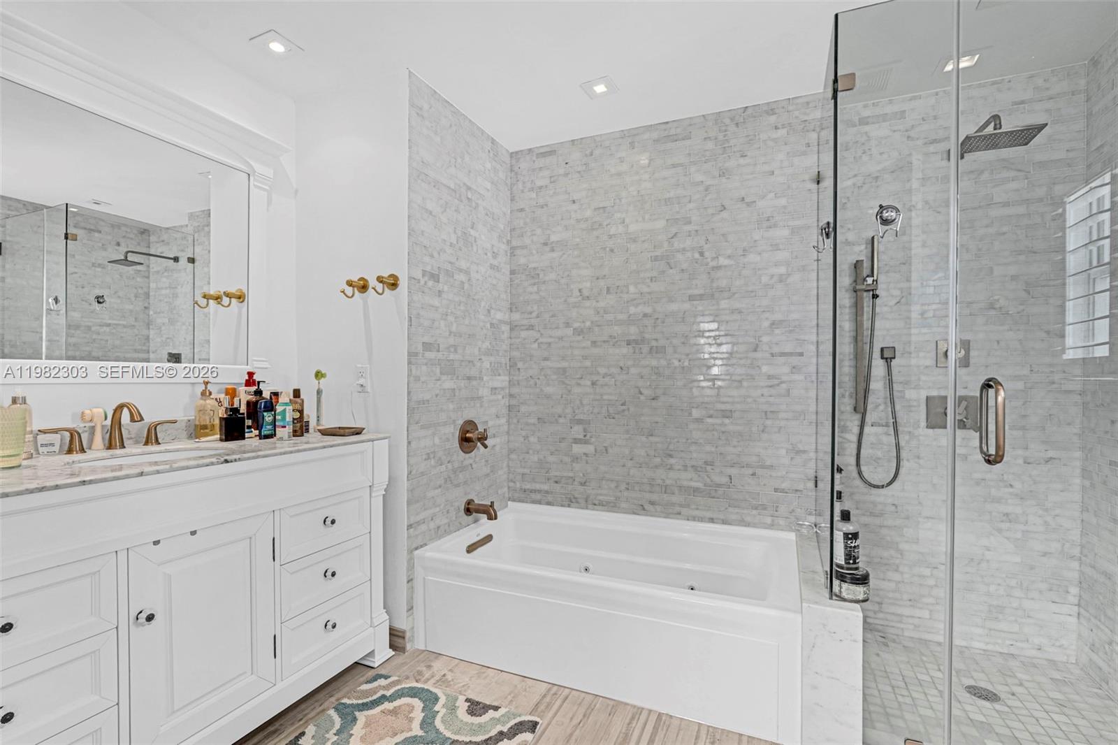 THE EXECUTIVE CONDO - Residential