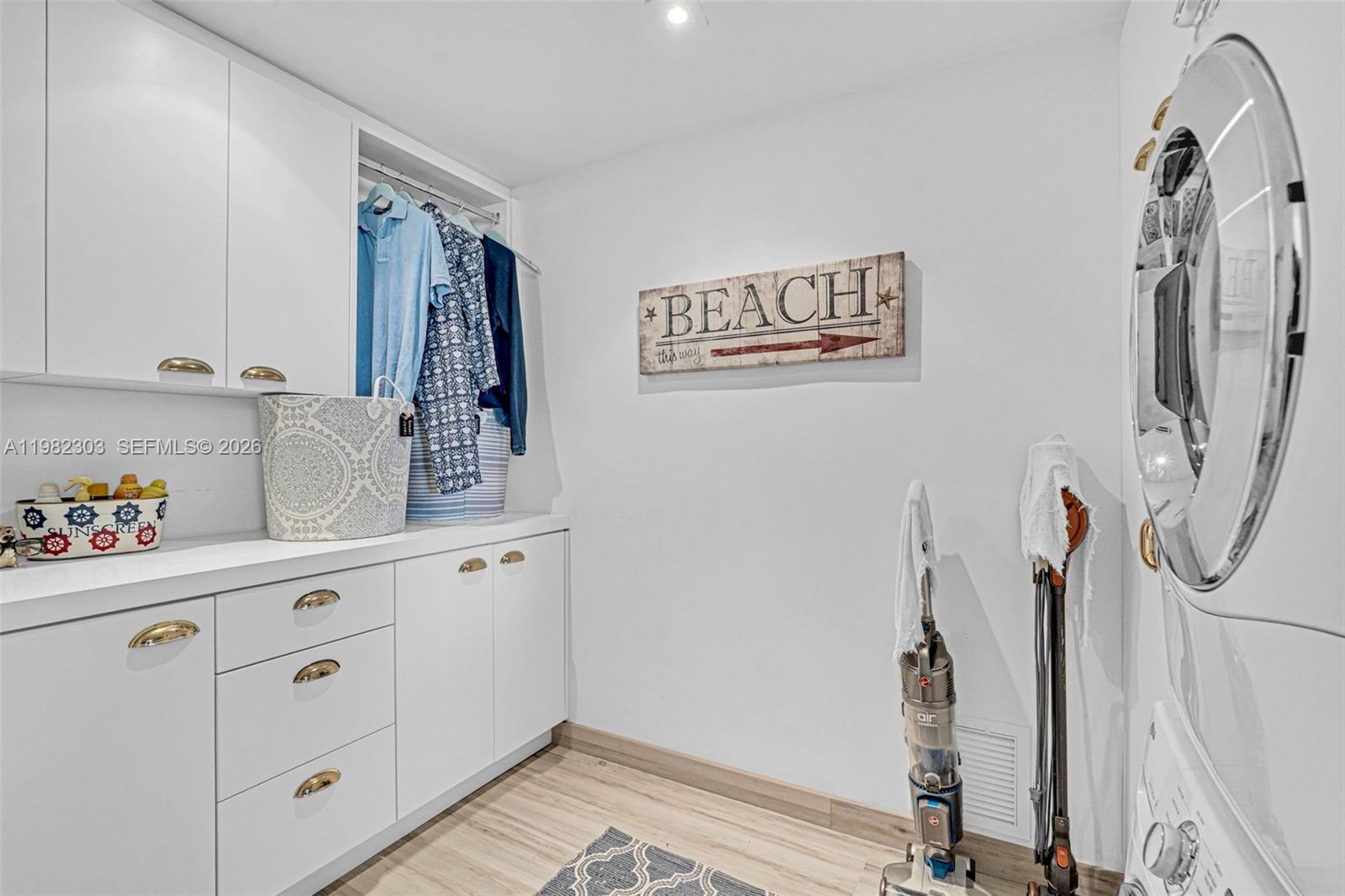 THE EXECUTIVE CONDO - Residential