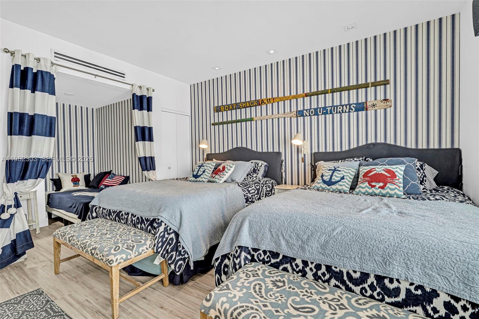 THE EXECUTIVE CONDO - Residential